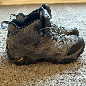 Merrell Women's Moab 2 Mid Waterproof Hiking Boots, size 8